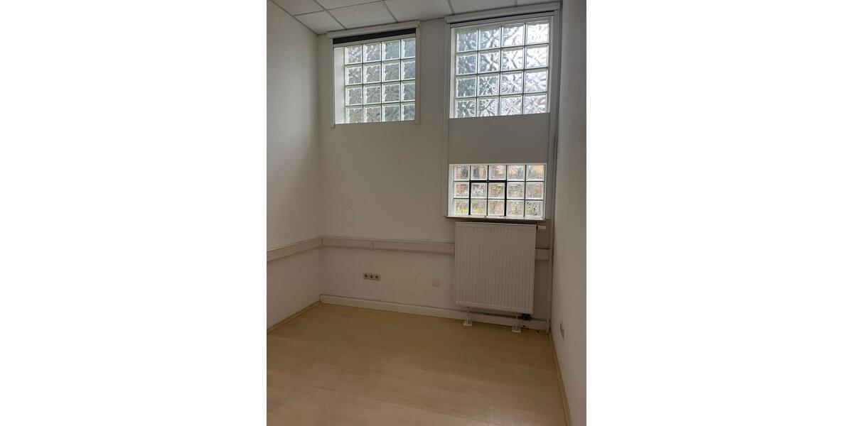 Lager mit große Büro in Ludwigshafen Mundenheim zu vermieten zimmer