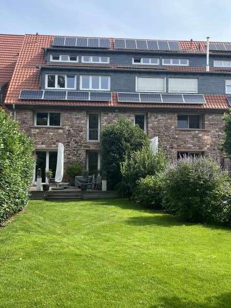 Haus zum Mieten in Mannheim 2.400 € 240 m²