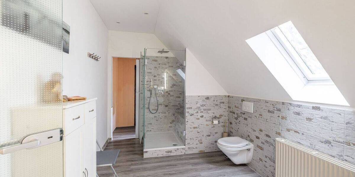 Etagenwohnung Weinheim - 5 Zimmer, 213 m&sup2;, 490.000&euro; | Angebot:25986088