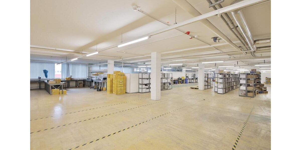 Produktions- oder Lagerfläche mit 1.000 qm Nutzfläche im Obergeschoss einer Gewerbeimmobilie zimmer