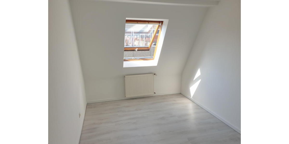 ObjNr:18661 - Sanierte 4-Zimmer ETW mit Balkon mit Blick über Ludwigshafen - Dachgeschoßwohnung Ludwigshafen am Rhein | Angebot:15064599