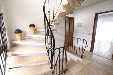 Haus Sandhausen - 7 Zimmer, 180 m&sup2;, 698.000&euro; | Angebot:25142473