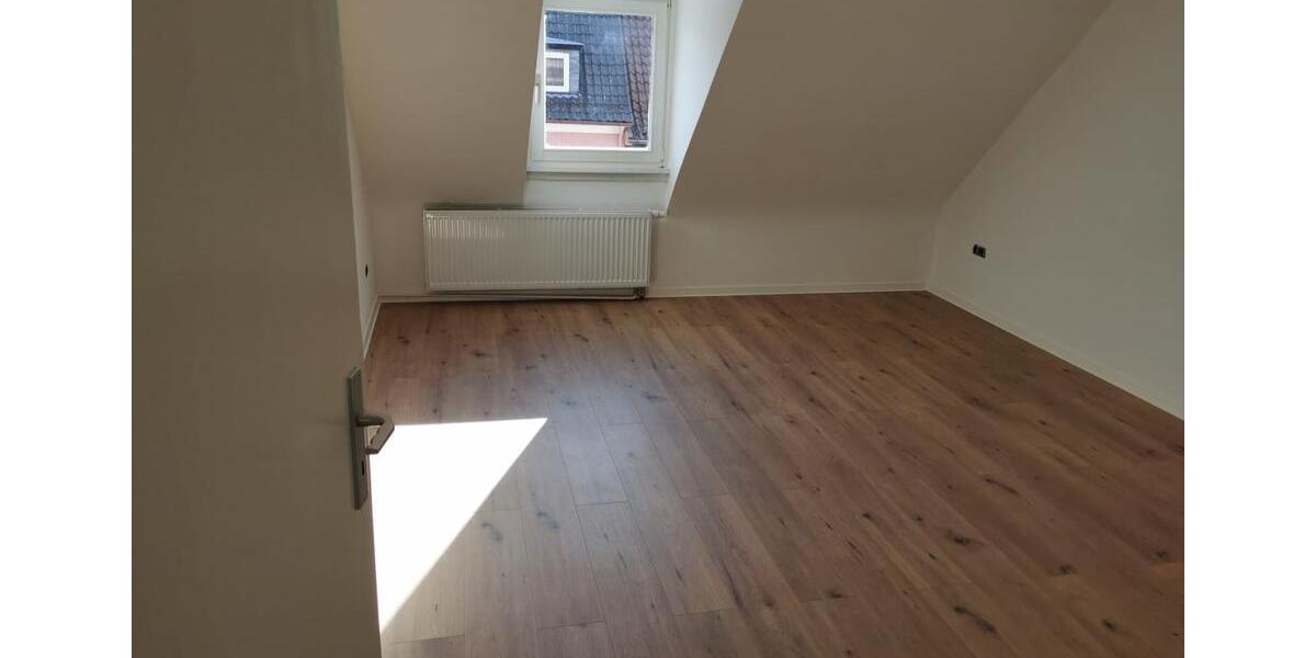 Dachgeschoßwohnung Worms - 3 Zimmer, 92 m&sup2;, 1.058&euro; | Angebot:25975167