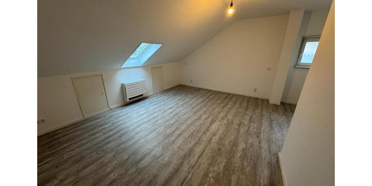 Dachgeschoßwohnung Gernsheim - 4 Zimmer, 86 m&sup2;, 1.040&euro; | Angebot:26272954
