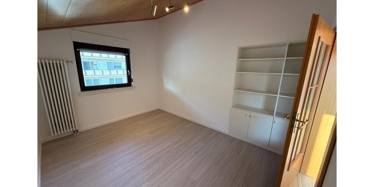 Dachgeschoßwohnung Leimen - 3 Zimmer, 92 m&sup2;, 1.200&euro; | Angebot:24615000