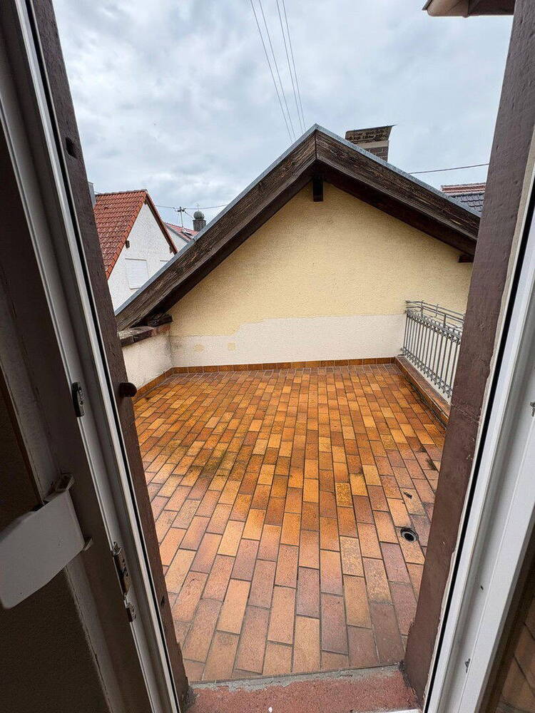 Zwei gepflegte Häuser auf einem Grundstück