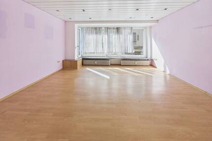 Gepfl. Wohnung mit Balkon und großem Garten