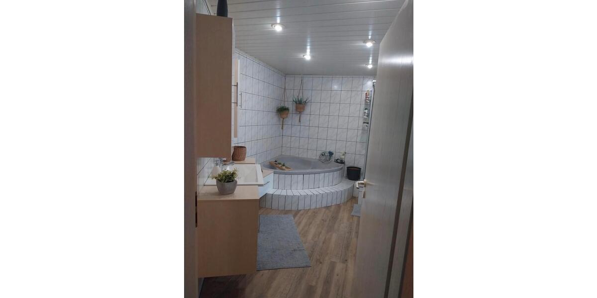 Etagenwohnung Lampertheim - 4 Zimmer, 105 m&sup2;, 1.450&euro; | Angebot:26268518