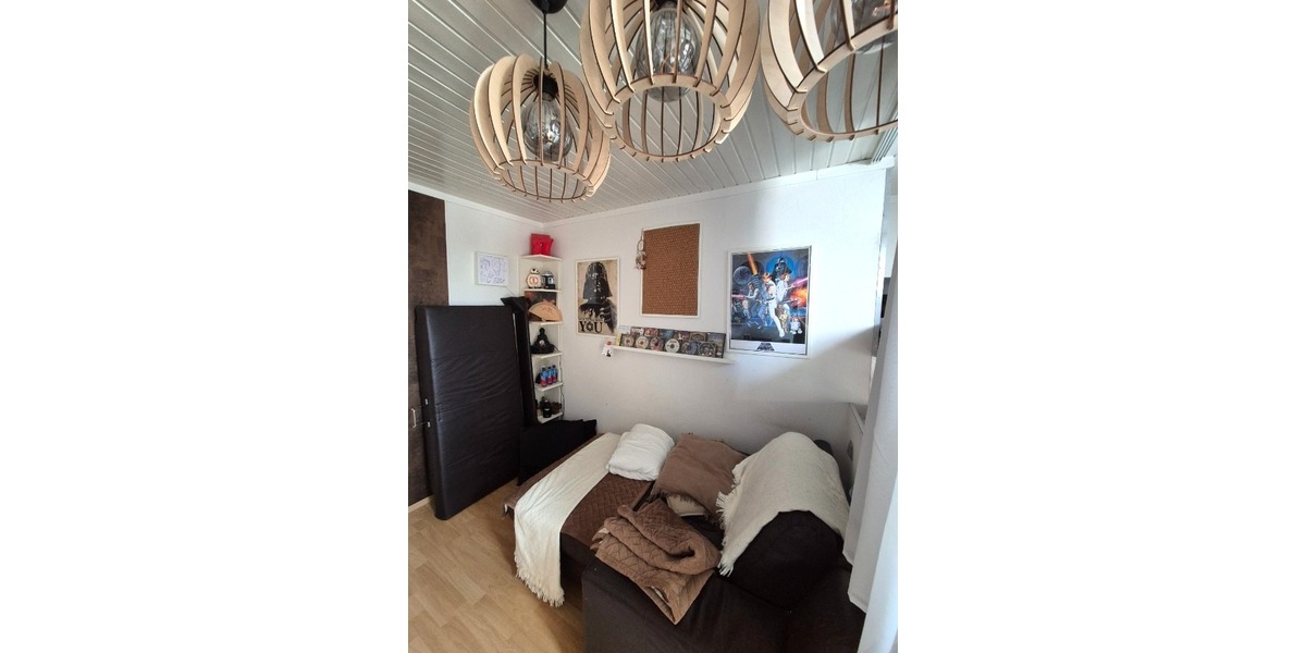 Reserviert 4,5 Zimmer Dachgeschosswohnung mit großem Grundstücksanteil und Carport in Südhessen 4.5 zimmer