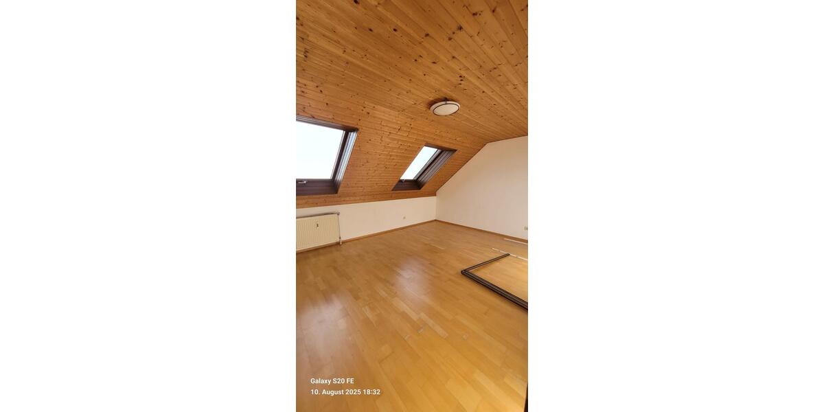 Dachgeschoßwohnung Weinheim - 3 Zimmer, 87 m&sup2;, 1.300&euro; | Angebot:26248947