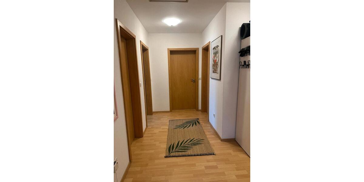 Helle Dachgeschosswohnung mit Balkon und Top-Ausstattung – ab 01. 3 zimmer