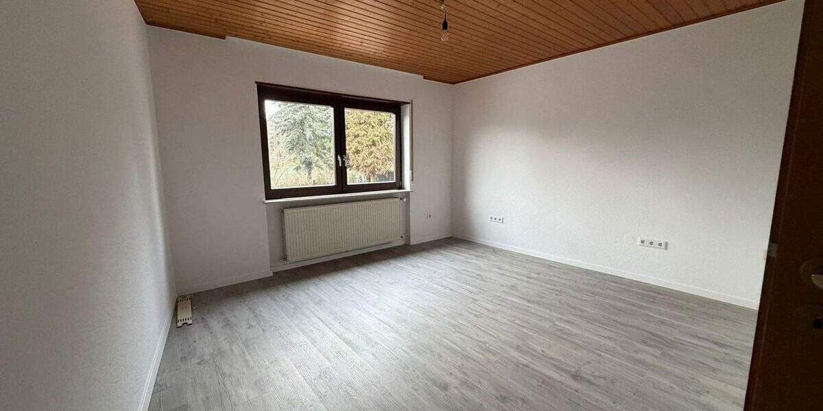 Großzügiges, frisch renoviertes Zweifamilienhaus mit Garten - Plankstadt 8 zimmer