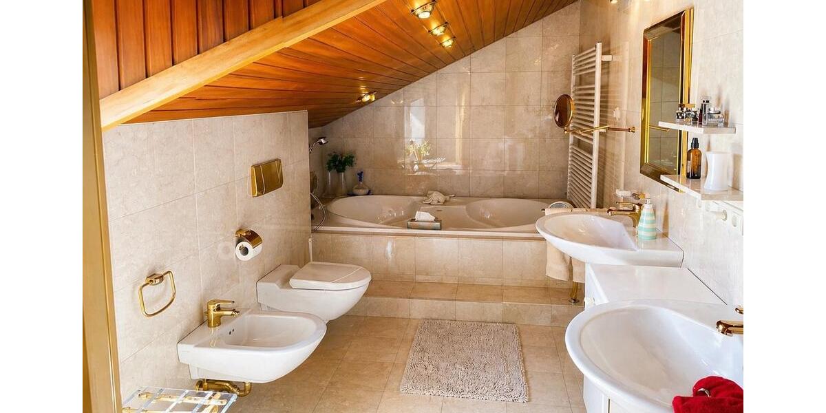 Villa Hockenheim - 15 Zimmer, 300 m&sup2;, 949.000&euro; | Angebot:26327588