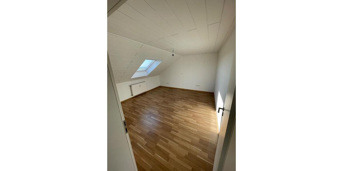 Dachgeschoßwohnung Hockenheim - 3 Zimmer, 77 m&sup2;, 239.000&euro; | Angebot:26837405