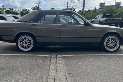 Mercedes-Benz 190 204.000 km 6.900 &euro; Gorxheimertal 69517