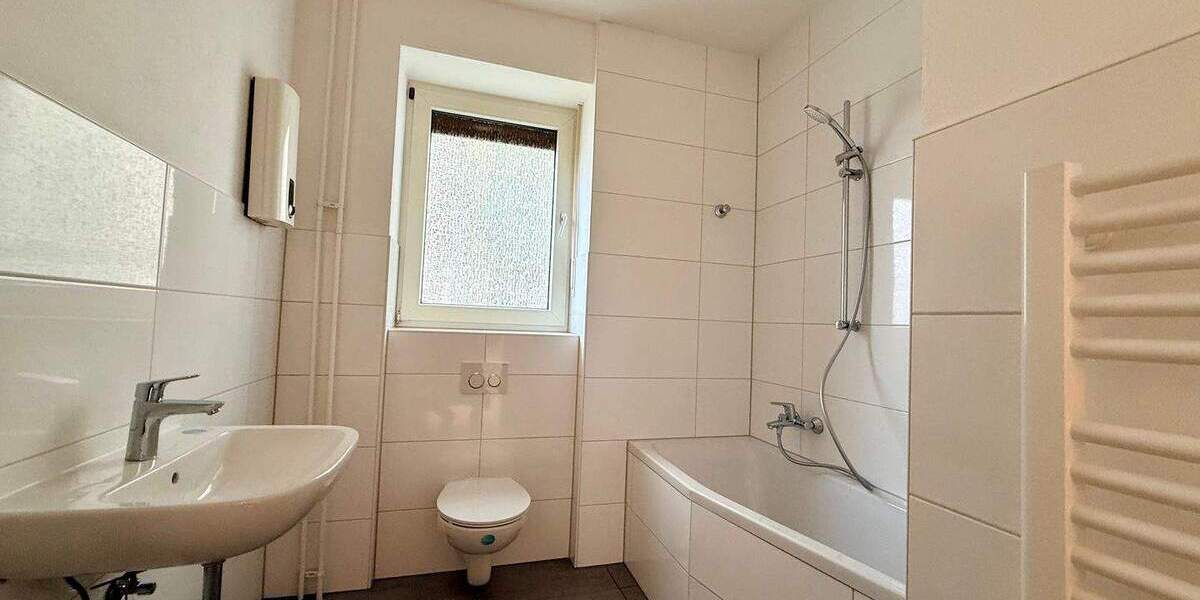 Erstbezug nach Sanierung - helle 3 ZKB-Erdgeschoss Altbauwohnung 3 zimmer