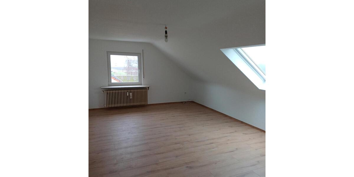 Dachgeschoßwohnung Laudenbach - 3.5 Zimmer, 92 m&sup2;, 1.180&euro; | Angebot:25334963