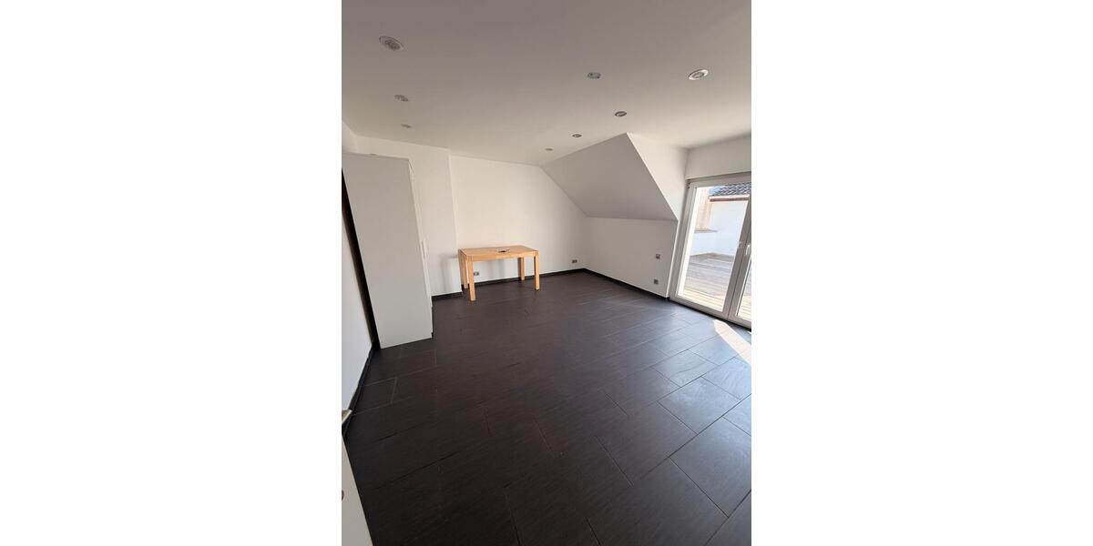 Etagenwohnung Ludwigshafen am Rhein Edigheim - 9 Zimmer, 300 m&sup2;, 650&euro; | Angebot:26233208