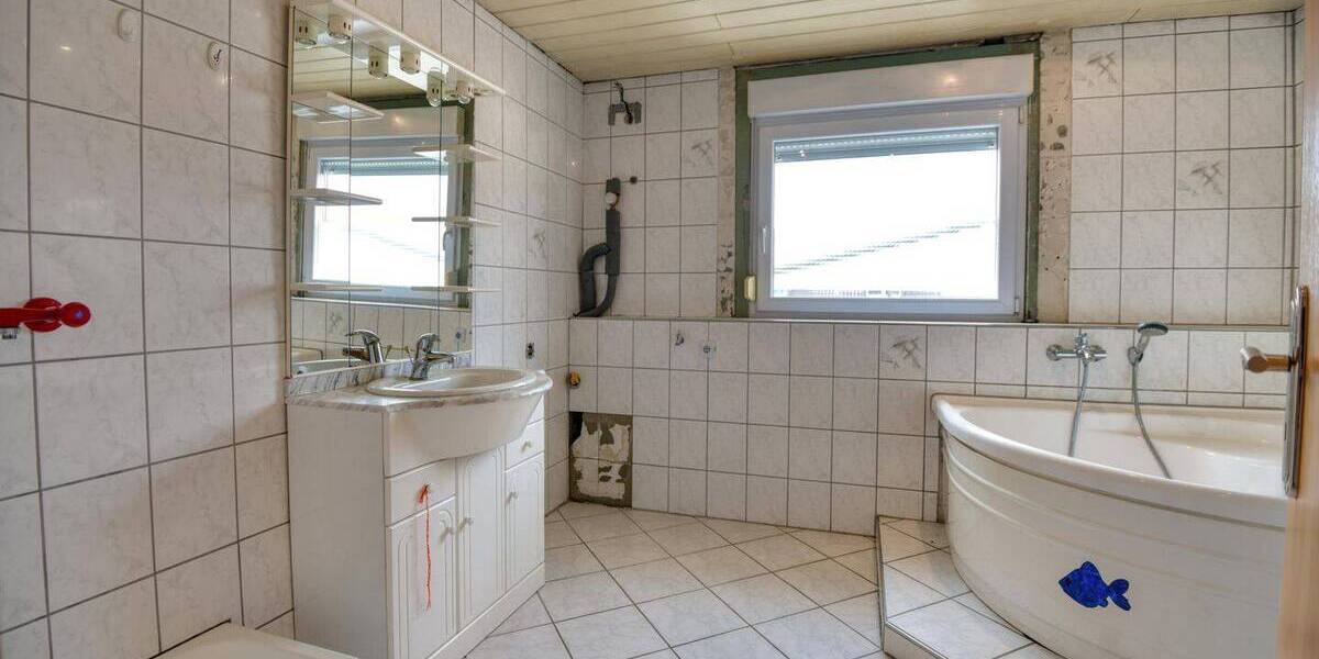 Etagenwohnung Mannheim Sandhofen - 6 Zimmer, 175 m&sup2;, 270.000&euro; | Angebot:26815840