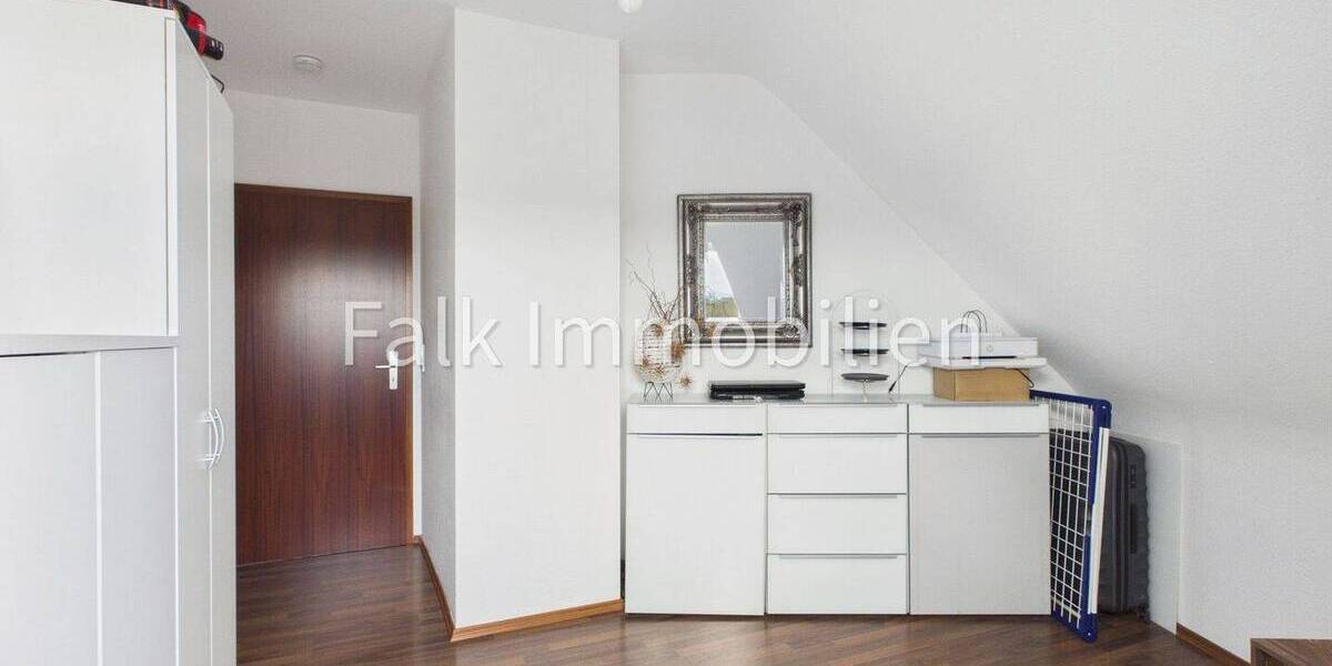 Etagenwohnung Brühl - 4 Zimmer, 98 m&sup2;, 289.000&euro; | Angebot:26174197