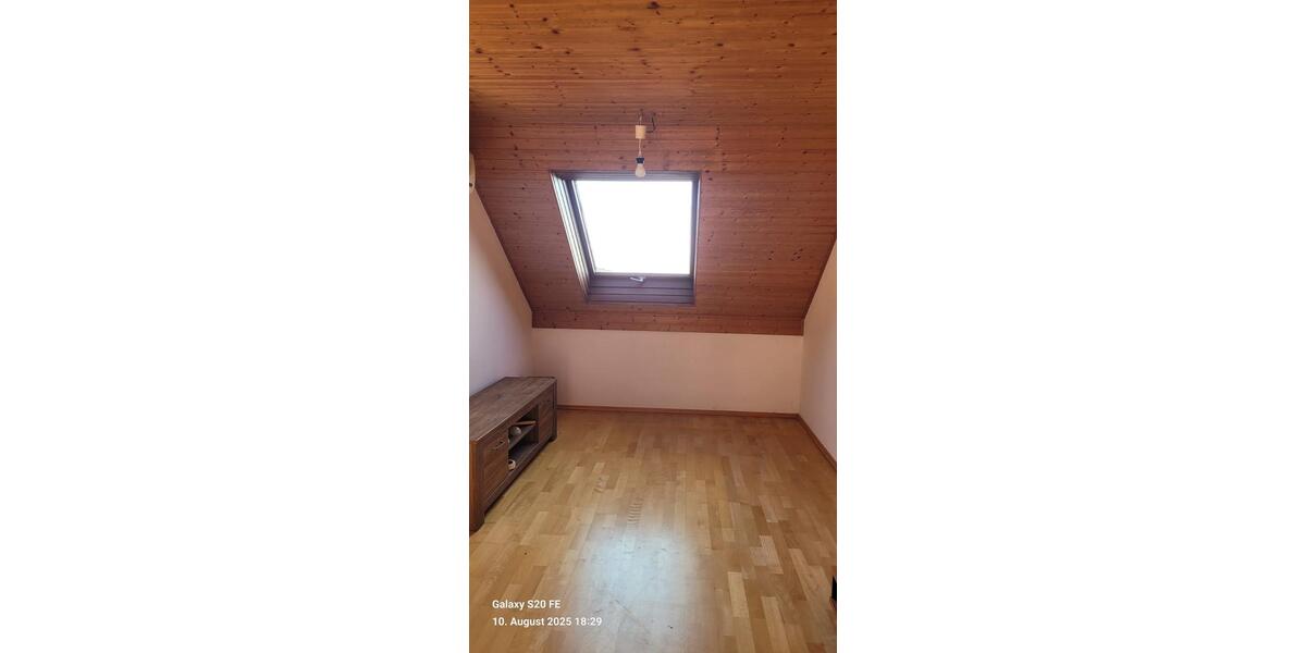 Dachgeschoßwohnung Weinheim - 3 Zimmer, 87 m&sup2;, 1.300&euro; | Angebot:26248947