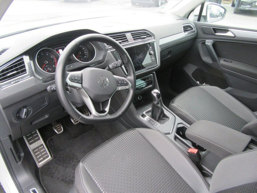 VW Tiguan Active 1.5, NAVI, LED 88.000 km 24.890 € Gernsheim 64579
