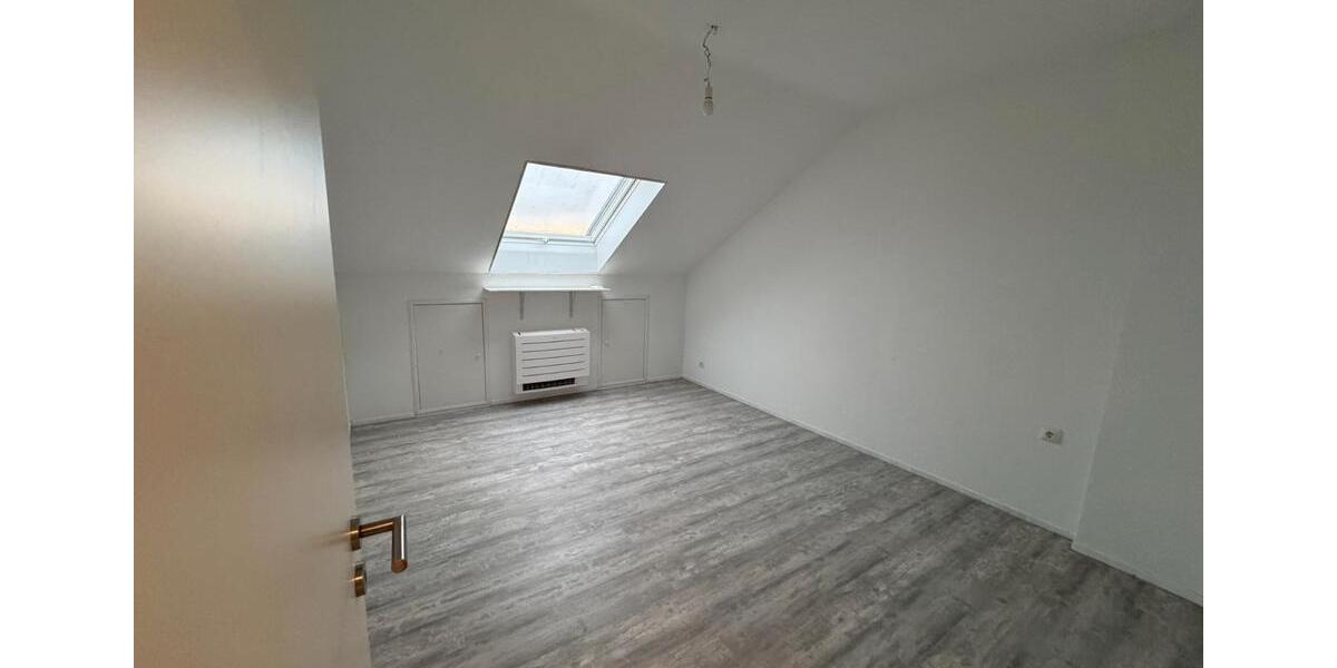 Dachgeschoßwohnung Gernsheim - 4 Zimmer, 86 m&sup2;, 1.040&euro; | Angebot:26272954