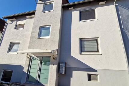 Renovierte helle 3 ZKB Whg mit neuem Bad, Terrasse und Garage 3 zimmer