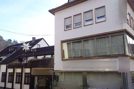 Haus zum Kaufen in Weinheim 2.300.000 € 585 m² 20 zimmer