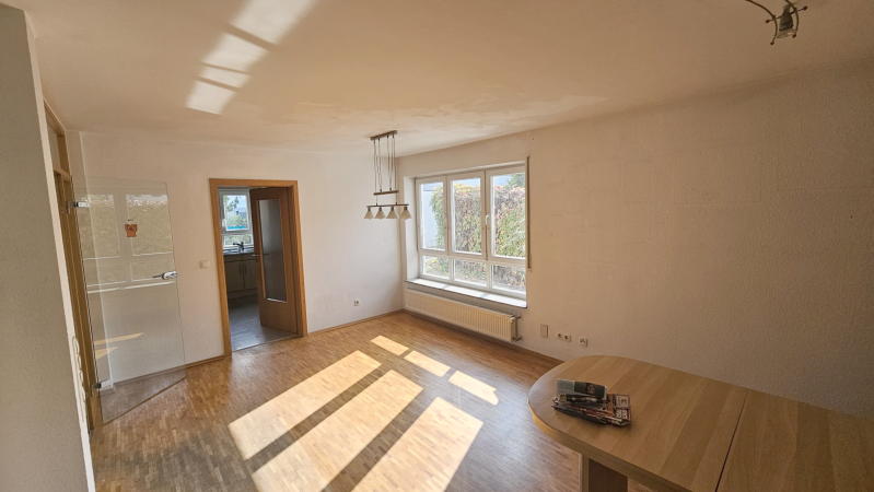 ObjNr:19759 - Attraktives Wohnen im gepflegten EFH mit Garten, Terrasse, Balkon und Garage in LU-Maudach 6.5 zimmer