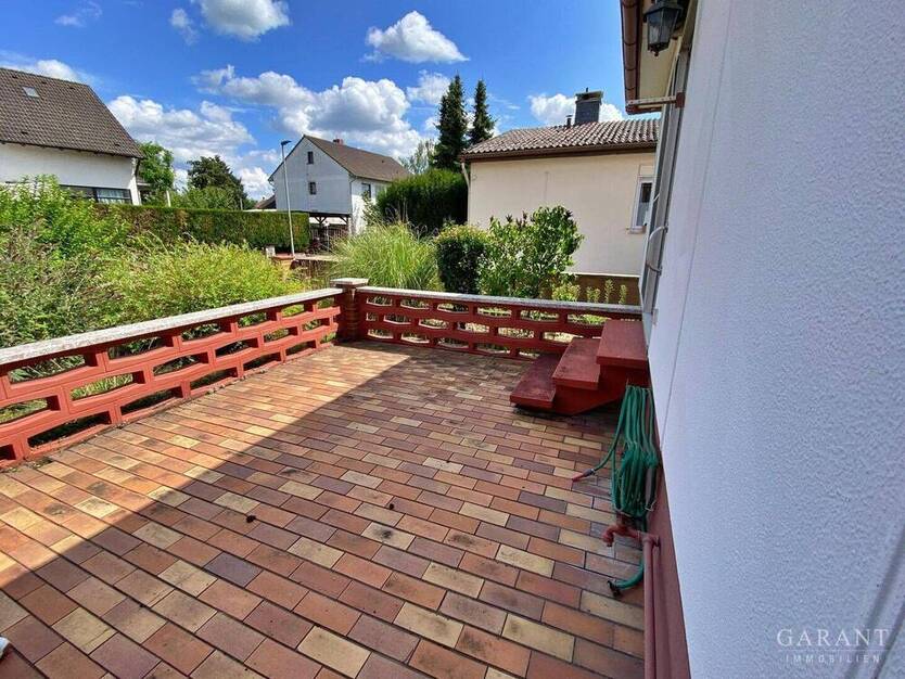 Schönes freistehendes Haus mit großem Garten