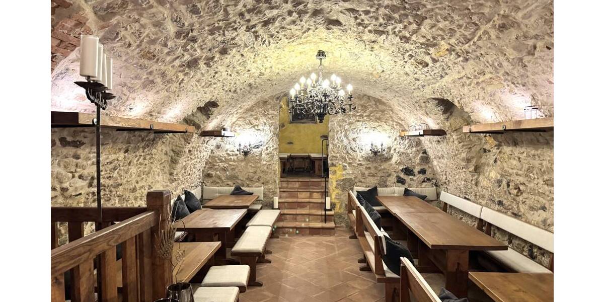 Historisches Gebäude - geschichtsträchtiger Ort: Wohn-Geschäftshaus im Schatten der Königshalle! 1 zimmer