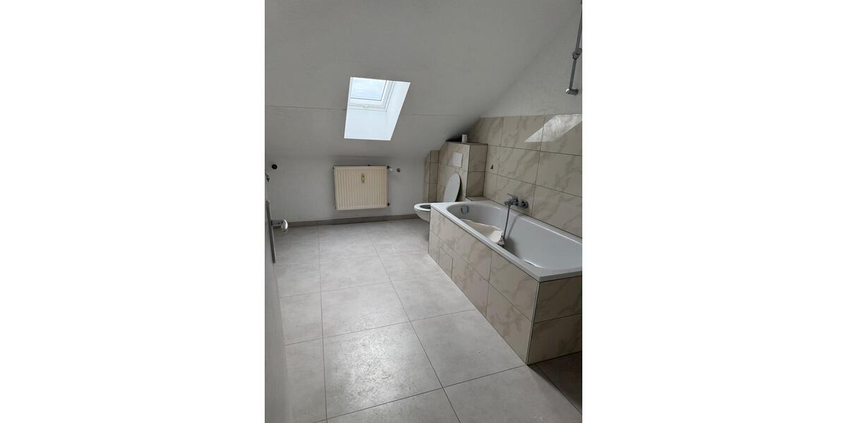 Dachgeschoßwohnung Bürstadt - 3 Zimmer, 80 m&sup2;, 1.250&euro; | Angebot:26237996