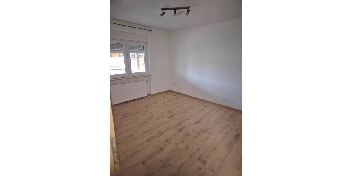 Etagenwohnung Waghäusel - 3 Zimmer, 83 m&sup2;, 1.000&euro; | Angebot:26234286