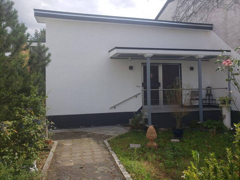Gemütlicher Bungalow, sehr zentral, großer Garten und Nebengebäude