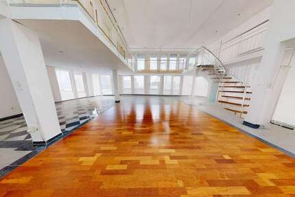 BIETERVERFAHREN* BEZUGSFREIE, renovierte 4 ZKB mit Terrasse nähe Wasserturm inkl Stellplatz