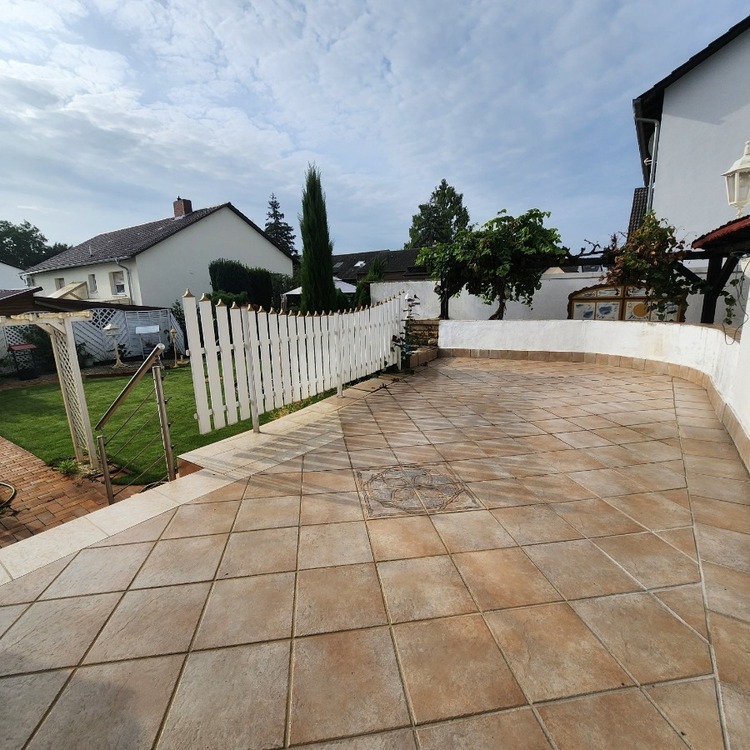 Helles Einfamilienhaus mit Potential nahe idyllischer Weinstraße und gefragter Metropolregion
