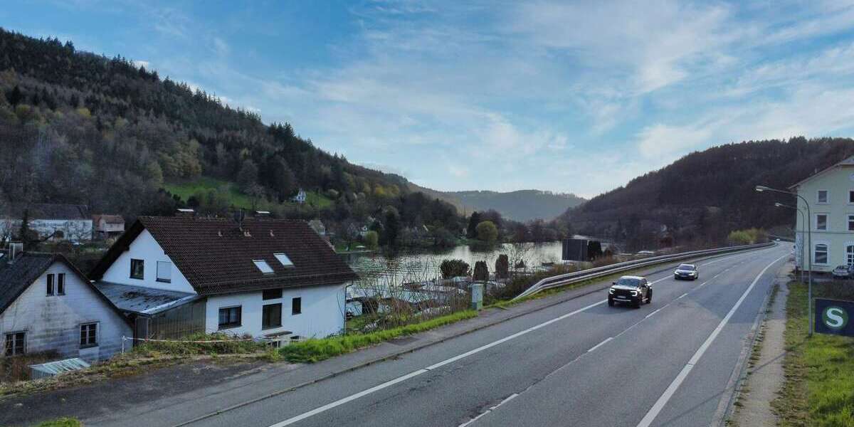 Ehemaliges Gasthaus mit 3 Einzelzimmer & 5 potentiellen Wohnungen inkl. Gaststätte und Parkplätze - Gewerbeobjekt Neckarsteinach | Angebot:26059021