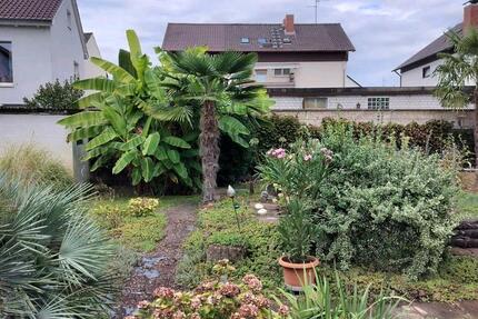 Großes Wohnhaus mit Garten