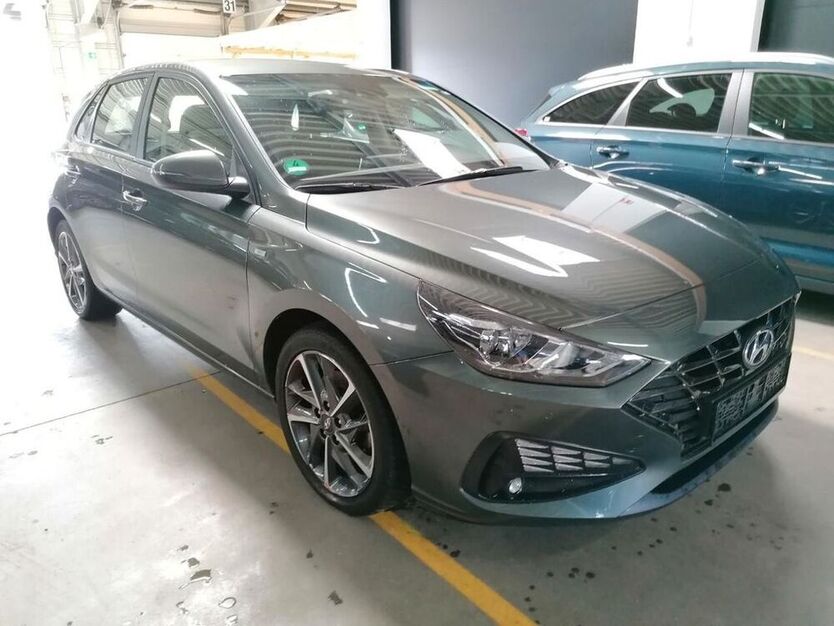 i30