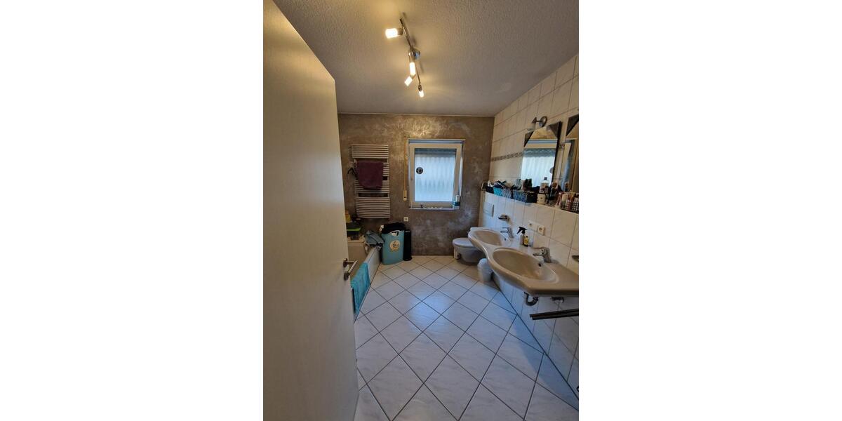 Etagenwohnung Weinheim - 4 Zimmer, 110 m&sup2;, 1.250&euro; | Angebot:25253397