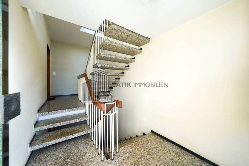 ATIK: Charmante 4-Zimmer-Erdgeschoßwohnung mit sonnigem Südbalkon in ruhiger Feldrandlage