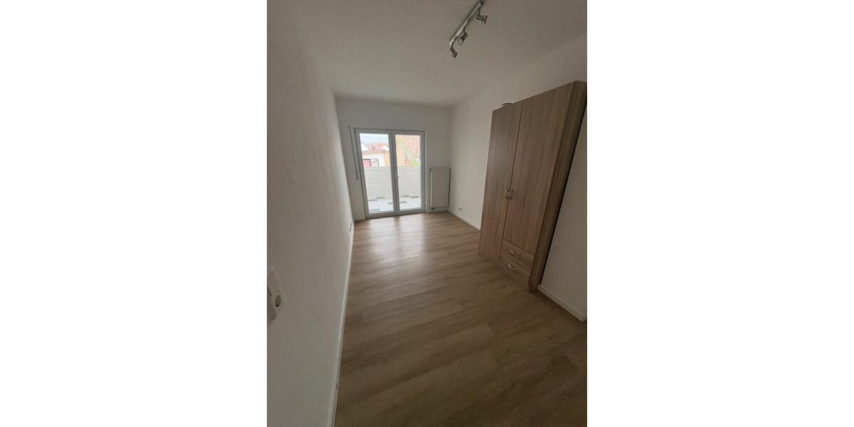 Reihenhaus Ludwigshafen am Rhein Rheingönheim - 11 Zimmer, 245 m&sup2;, 2.900&euro; | Angebot:25980402