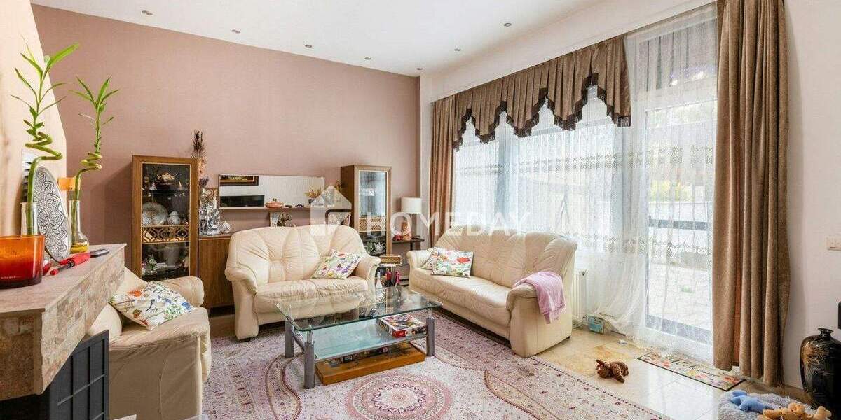 Abendsonne auf der Dachterrasse mit Fernblick: großzügig modernisiertes RMH mit Garten & Garage 6 zimmer