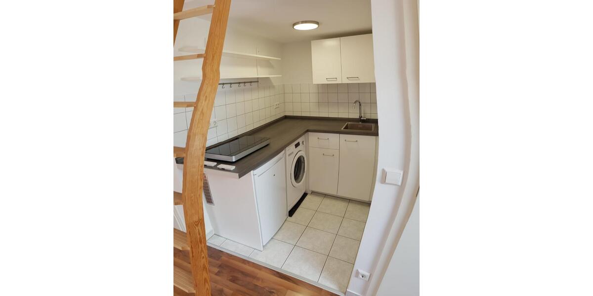 Renovierte, sehr gut angebundene 1-Zi. DG-Wohnung mit EBK 1 zimmer