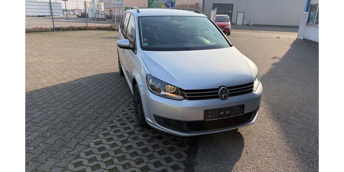 VW Touran 142.481 km 8.800 &euro; Ludwigshafen 67065