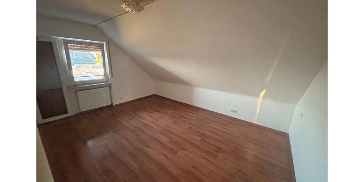 Dachgeschoßwohnung Bürstadt - 3 Zimmer, 95 m&sup2;, 800&euro; | Angebot:25797009