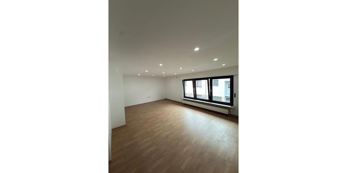 Etagenwohnung Hockenheim - 4 Zimmer, 120 m&sup2;, 1.300&euro; | Angebot:26424809