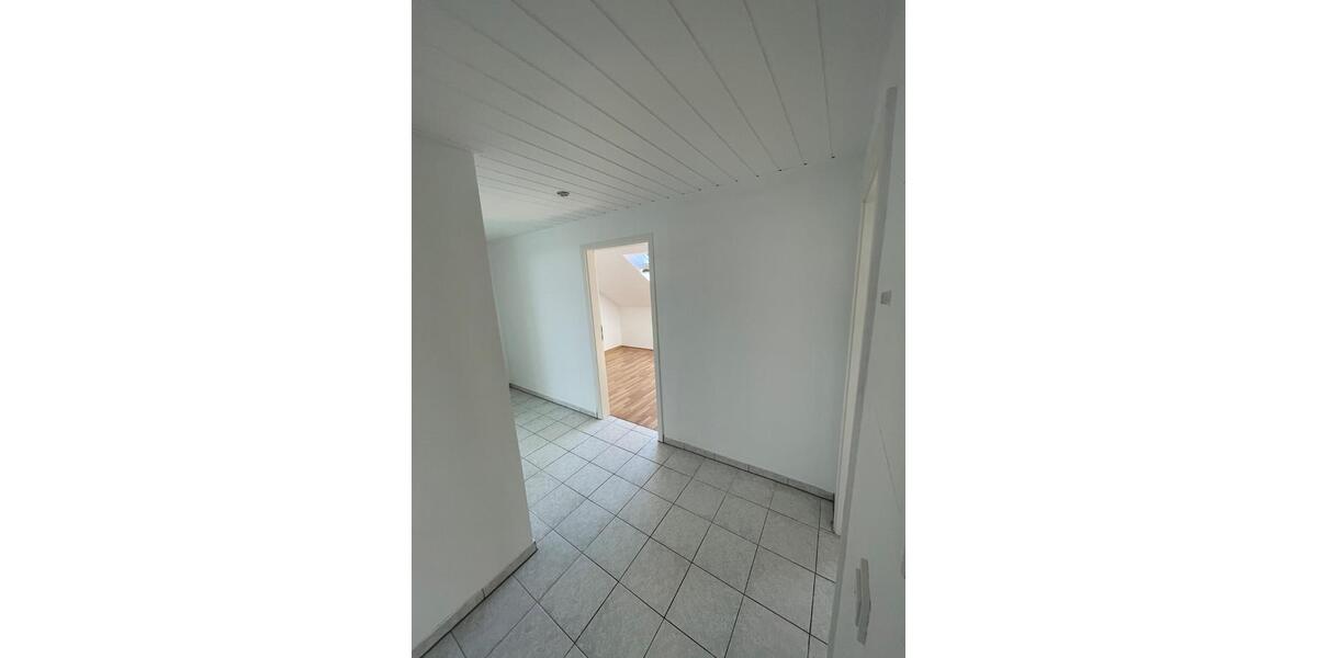 Dachgeschoßwohnung Hockenheim - 3 Zimmer, 77 m&sup2;, 239.000&euro; | Angebot:26837405
