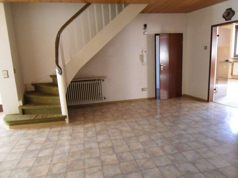 Großzügige Etagenwohnung(OG+DG) mit ca. 235 m² über 1. OG & DG in Ludwigshafen-Oppau
